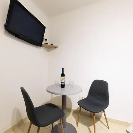 Apartman 1 Bedroom Lovely In