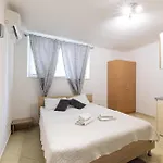 1 Bedroom Stunning In Appartamento