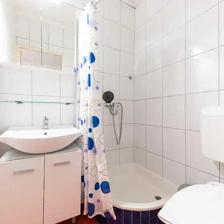 1 Bedroom Beautiful In