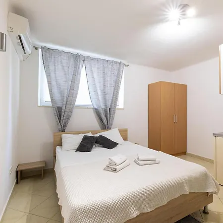 1 Bedroom Beautiful In Apartman