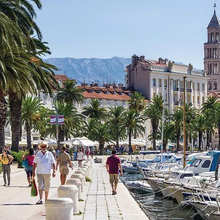 1 Bedroom Beautiful In *