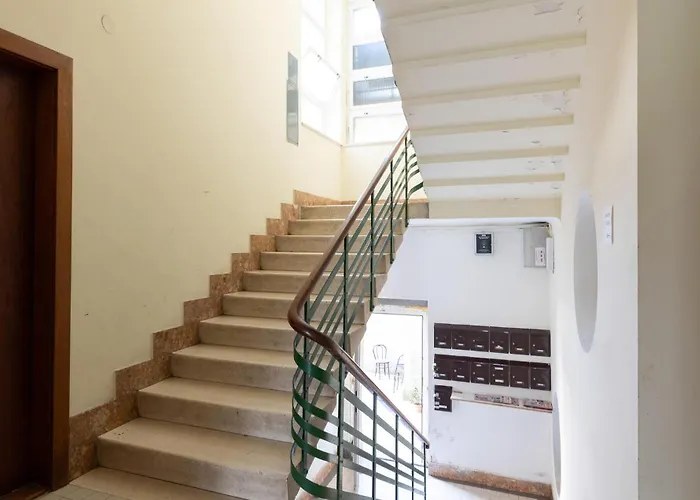 1 Bedroom Beautiful In 斯普利特